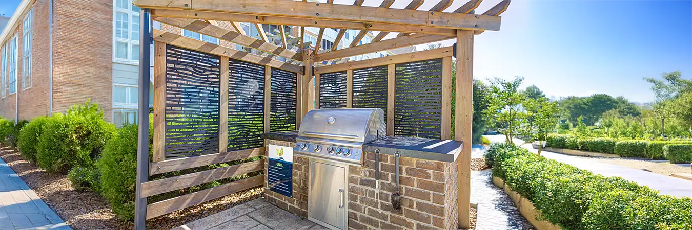 Apartment grilling area at Lakeside Apartments of Carmel